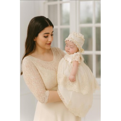 الفستان مخصص للتقديم (مثل تقديم المولود أو المناسبات المميزة)، ماركه ليلوس صناعه اسبانيه لتفاصيل اكثر واتس اب0550520411